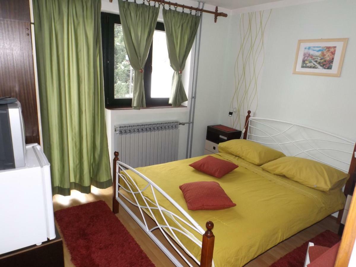 Guest House Raukar Crni Lug Εξωτερικό φωτογραφία